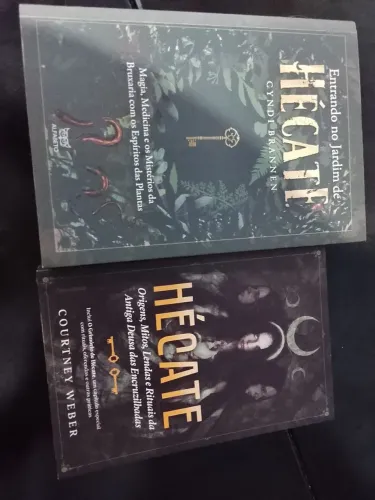Vendo livros de Hécate