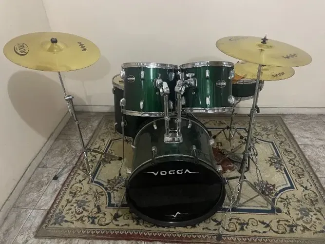 Bateria Completa em Ótimo Estado - Pronta pra Tocar!