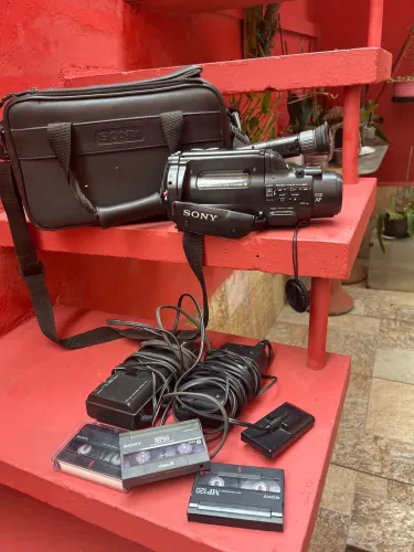 Filmadora sony .nao fis teste de funcionando vendo no estado .colecionadores 