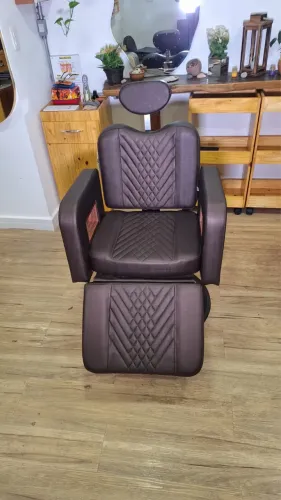 VENDE-SE CADEIRA CABELEIREIRO E BARBEARIA NOVA: VALOR 1.800,00