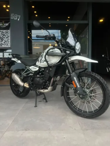 Royal Enfield Himalayan Kamet White 450cc 2026