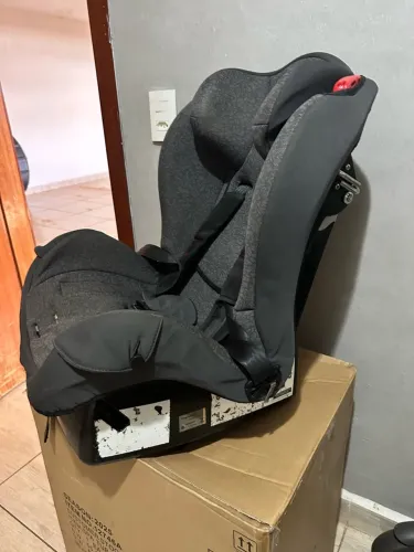 Vendo cadeira infantil para carro.
