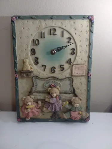 Antigo Relógio de Parede Anos 90 em Resina - Ursinhos no Piano (Vintage / Decorativo)