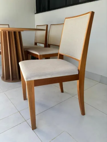 Vendo Mesa com 4 Cadeiras