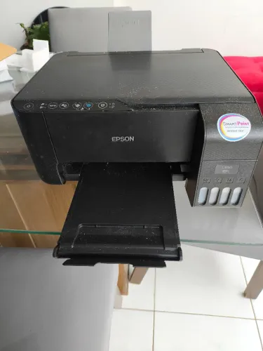 Vendo impressora multifuncional funcionando apenas preto e branco