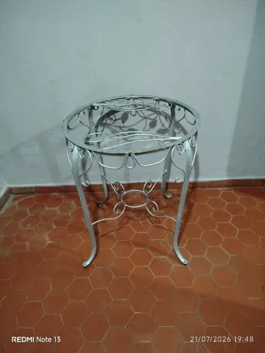 Mesinha de ferro para jardim
