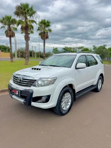 Toyota Hilux SW4 SRV D4-d 4X4 3.0 TDI Dies. AUT 2013