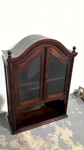 Estante antiga restaurada
