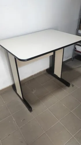 MESA DE ESCRITÓRIO SEM GAVETA