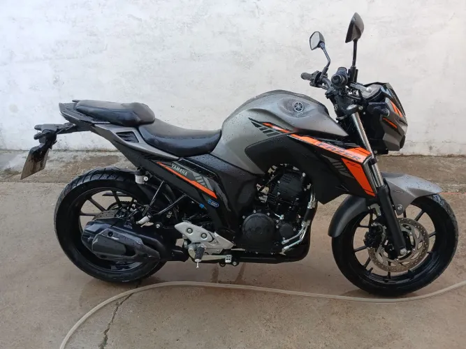 Moto com pouco tempo de uso