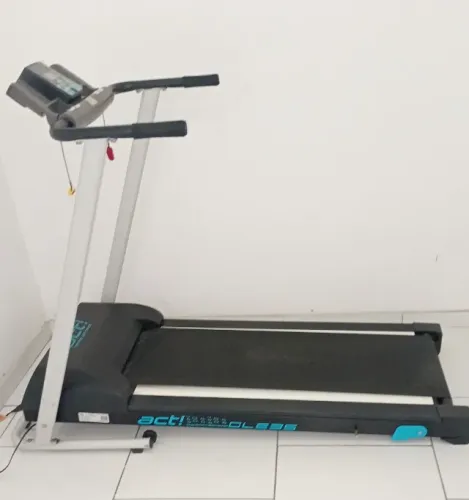 Esteira Elétrica Act! Home Fitness CLE 35- suporta até 120Kg.