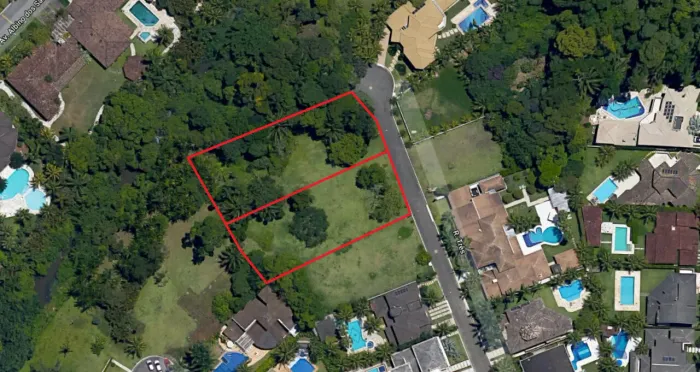 Terreno à venda no Park Lane na praia de Pernambuco no Guarujá