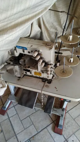 Máquina de costura elastiqueira 4 agulhas