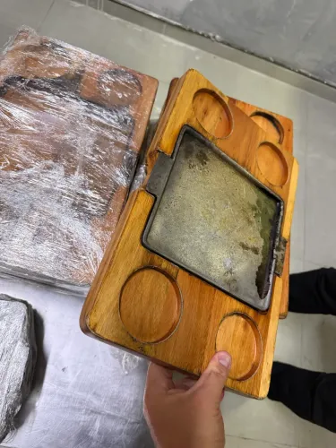 15 tábuasde Madeira com Chapa Quente - Restaurante | Porção na Pedra