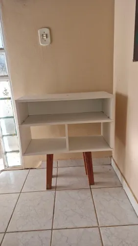 Mesa de canto / Aparador