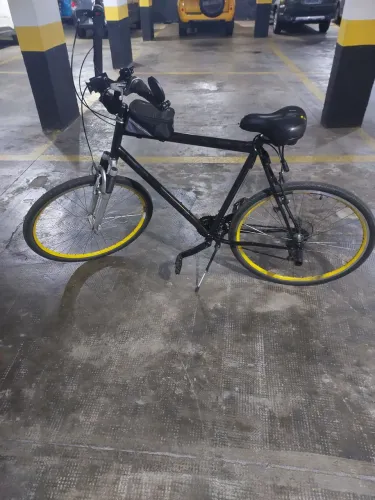 Bike urbana, quadro Alemão,confortável,alta ,ótima para pessoas com 1,75 metros acima.