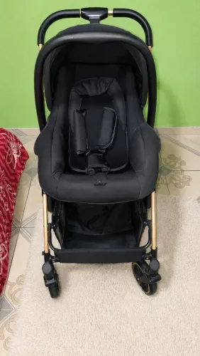 Carrinho completo 3 em 1 com Moisés e bebê conforto