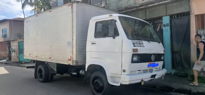 Vendo Caminhao baú 3/4