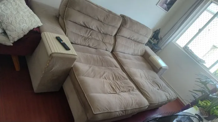 ? Sofá Retrátil e Reclinável 2,50m em Suede - Muito Confortável