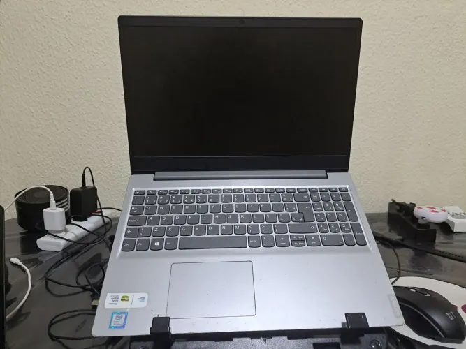 Notebook Lenovo IdeaPad i3 8ª Geração | Armazenamento 1TB | 4GB RAM | R$ 1700 (Negociável)