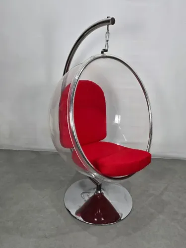 Poltrona Bubble Chair Design atual, construida em aço tubular cromado e acrílico