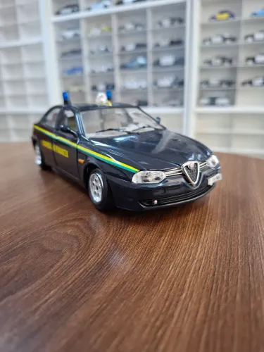Miniatura Police Burago 1/24 Alfa Romeo 156 ano 2000 Guardia Di Finanza Italiana