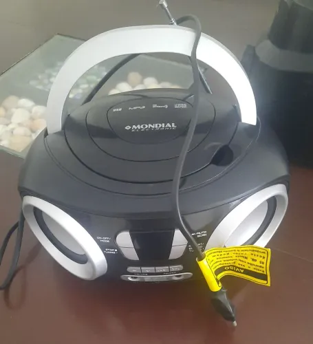 Rádio mundial com CD e AM/FM