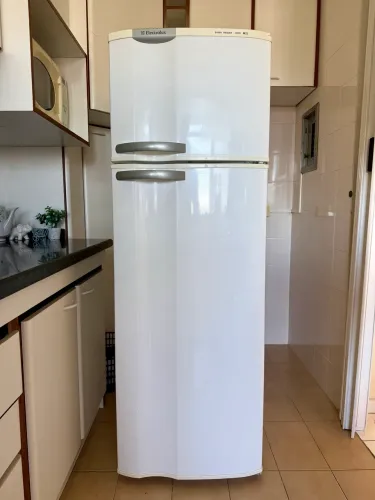 Geladeira Electrolux 251 litros