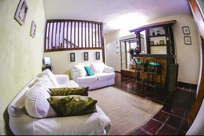 Casa para venda possui 250 metros quadrados com 9 quartos em Vila Mariana - São Paulo - Sã