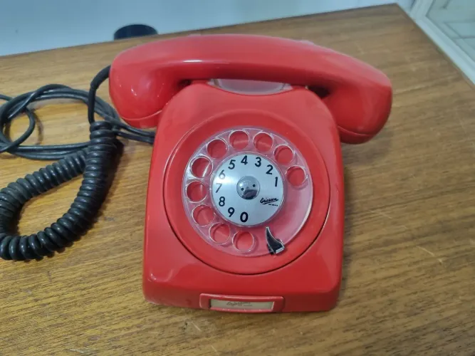 Antigo telefone de linha 
