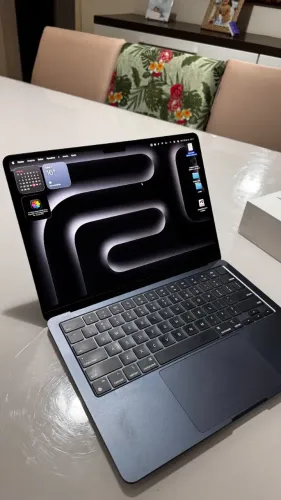 MacBook Air M2 16GB RAM 256GB SSD Bateria 100% Quase Novo
