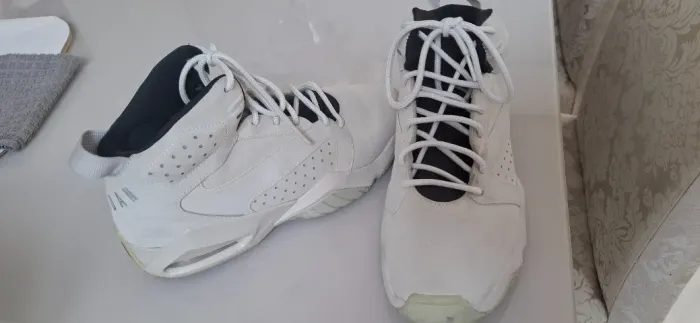 Tenis Nike Jordan Lift Off, especificamente na colorway "Light Bone/Refle