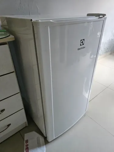 Vendo frigobar electrolux 90L