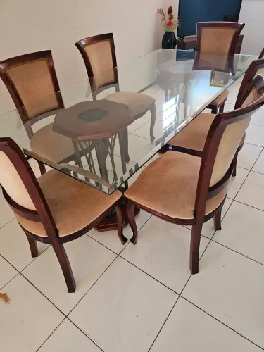 Mesa de vidro de seis cadeiras