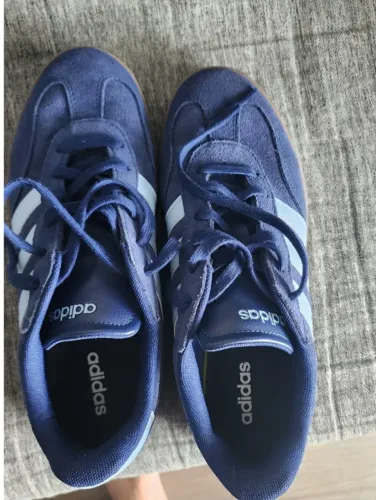 Tênis Adidas