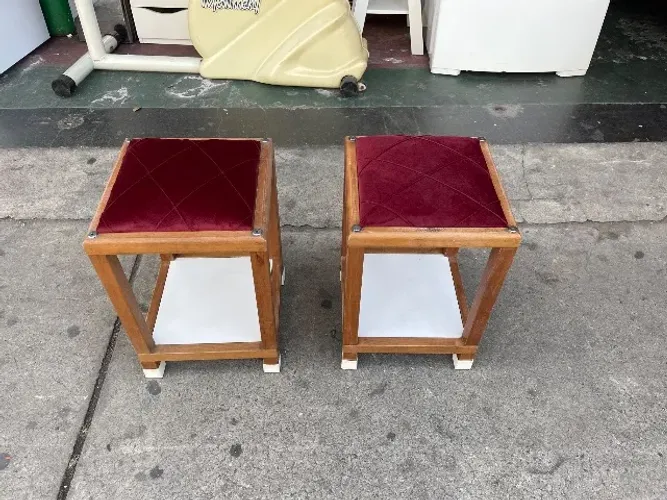 Par de Banquetas de Madeira com Assento Estofado