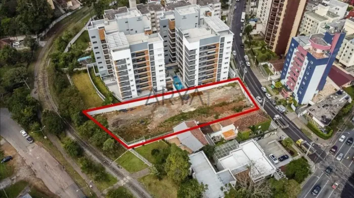Terreno à venda no Cabral ARYA1