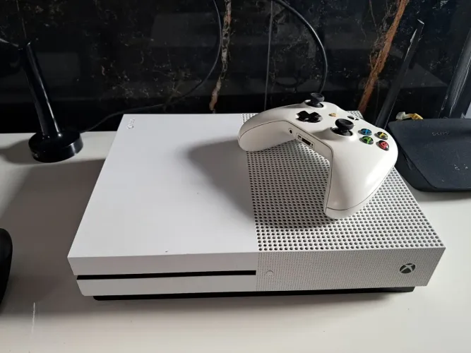Xbox one s novíssimo apenas 1350