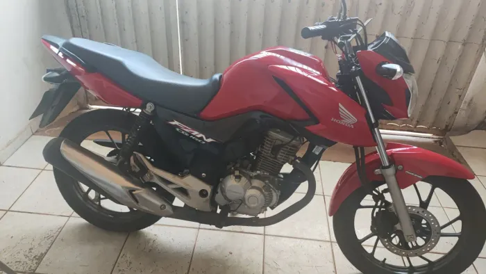 Moto fan 160 único dono dois pneus novos manutenção em dias.