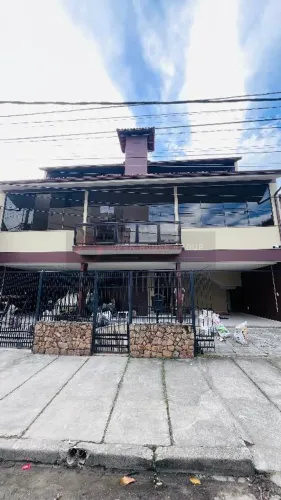 Casa a venda em São Francisco com 4 quartos, 550m²