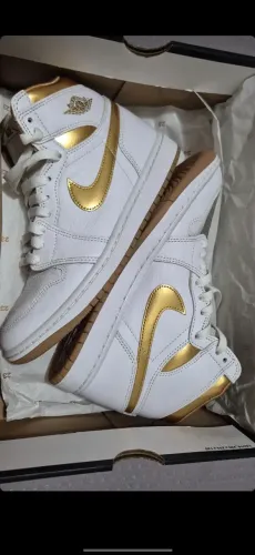 Tênis Feminino Nike Air Jordan 1 High " Metalic Gold " Branco/dourado
