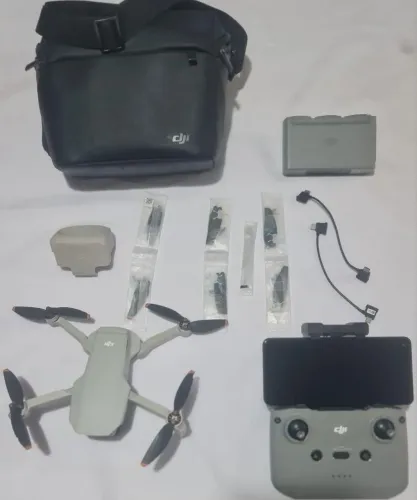 Drone Dji mini 2se fly more combo 3 baterias sene novo com opção cel A21s para monitorar