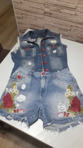 Vendo conjunto Jeans de short e colete bordados Jean Darrot seminovo Tam 44