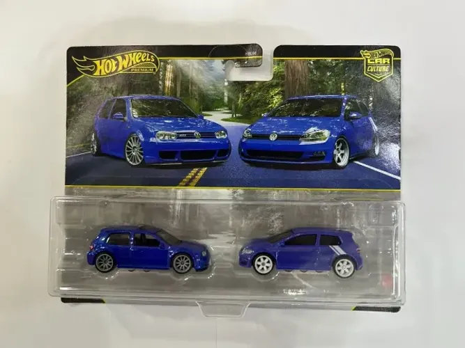 Hot Wheels Premium Volkswagen Gold R32 E Golf Mk7