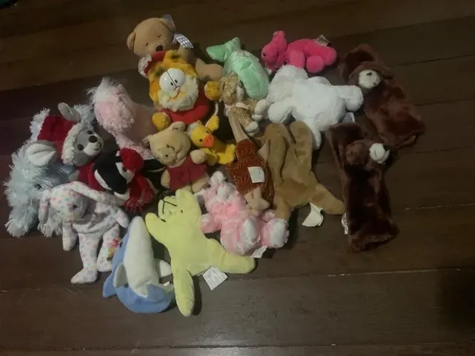 Coleção de Pelúcias e Bonecos