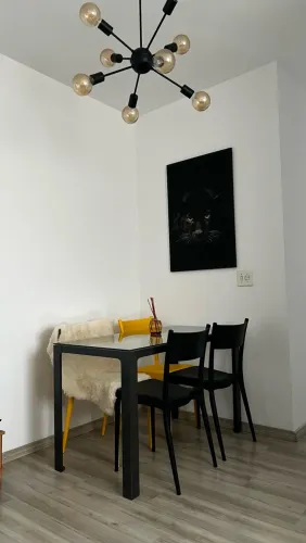 MESA DE JANTAR + 4 CADEIRAS TOK&STOK + LUSTRE