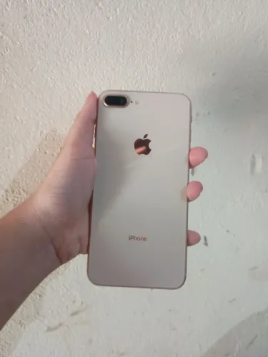 iPhone 8 plus 64 gigas em perfeito estado funcionando tudo direitinho 