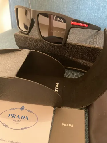 Óculos Prada