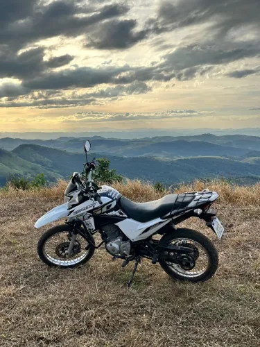 Vendo ou troco por outra moto,e pego um valor de volta.