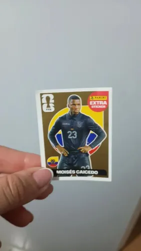 Figurinha Extra Sticker Moisés Caicedo - Copa do Mundo FIFA Panini (Rara)